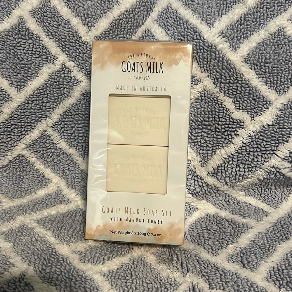 NEW The Natural Goats Milk Company Soap Bar 8 Pack ~Manuka Honey ~Factory Sealed